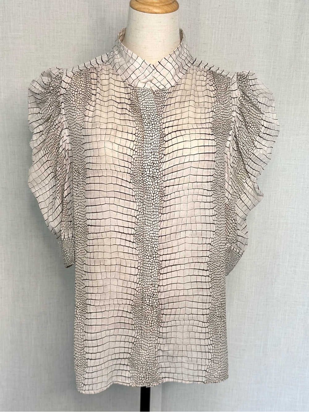 FRAME Gillian Silk Reptile Print Funnel Neck Blouse Ivory Black Size XS